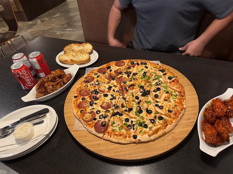 Nugget Pizza & Wings
