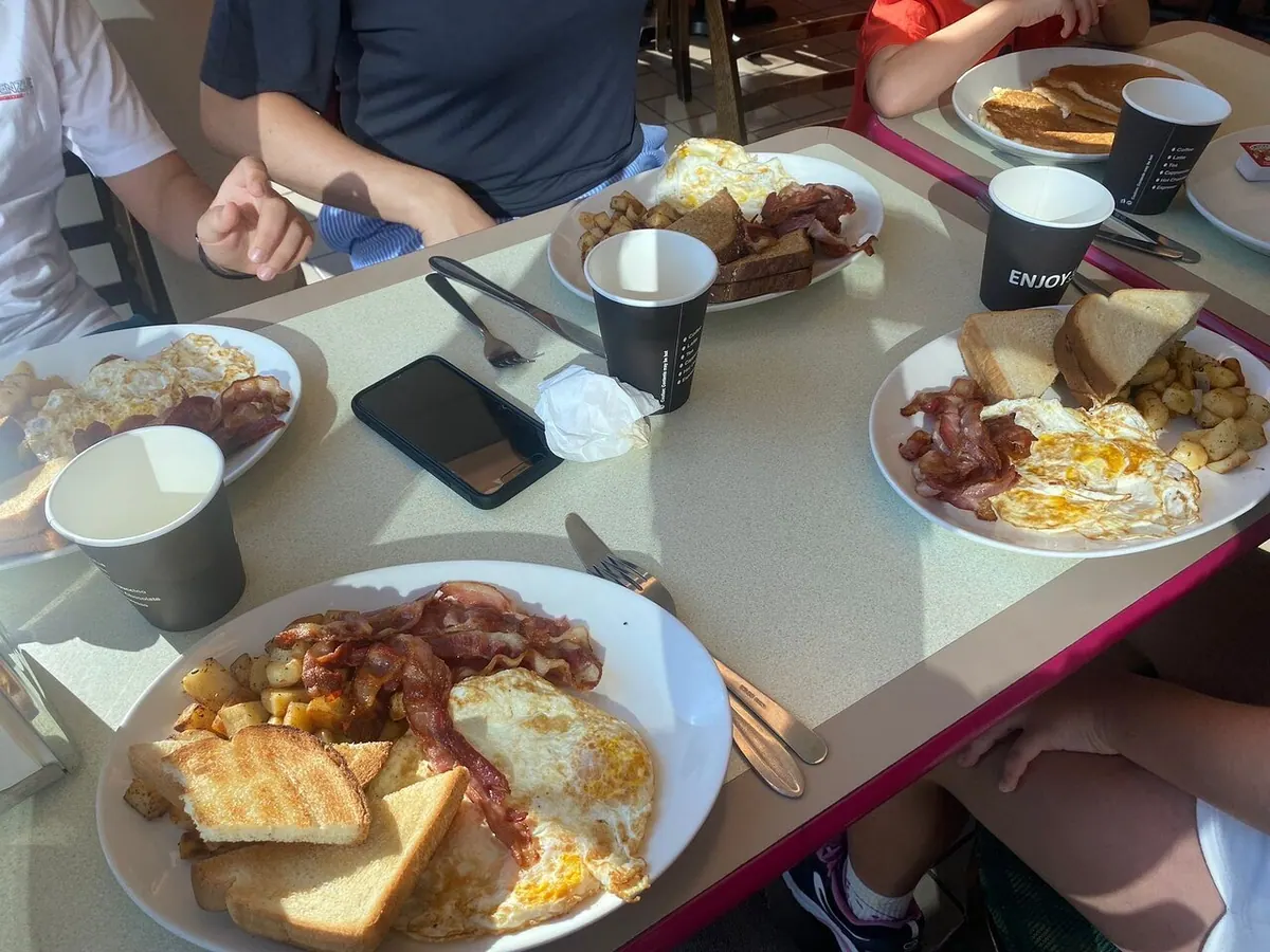 Deluxe Grill & Café