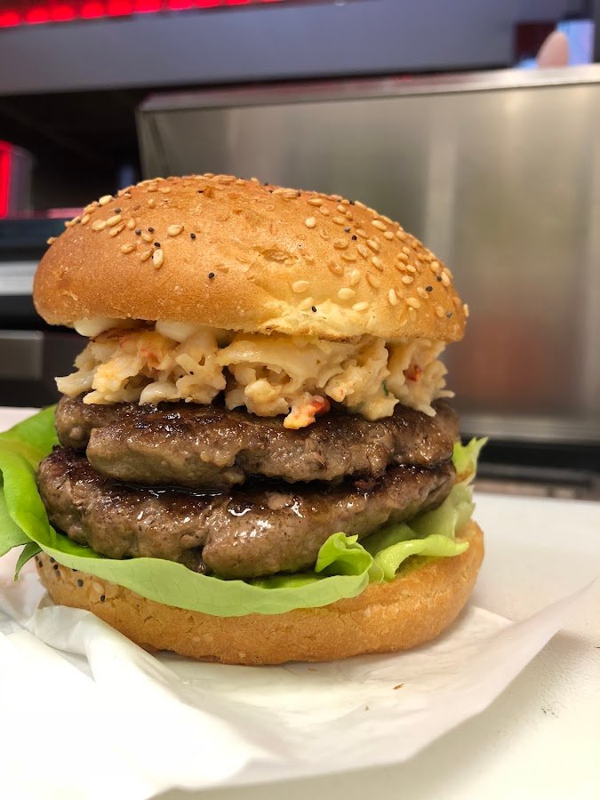 Hero Certified Burgers – 8750 Bayview Ave