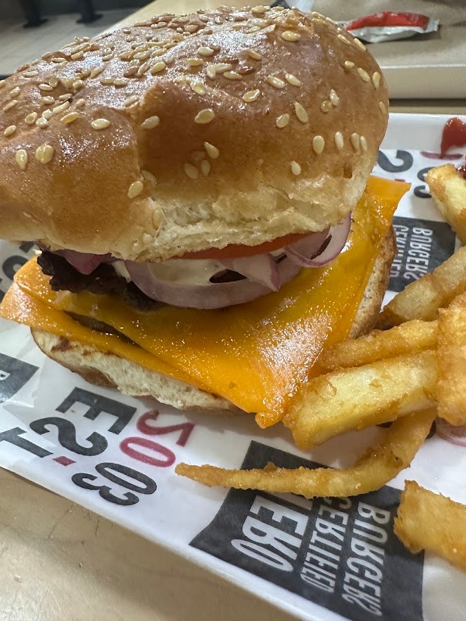 Hero Certified Burgers – Queen St E
