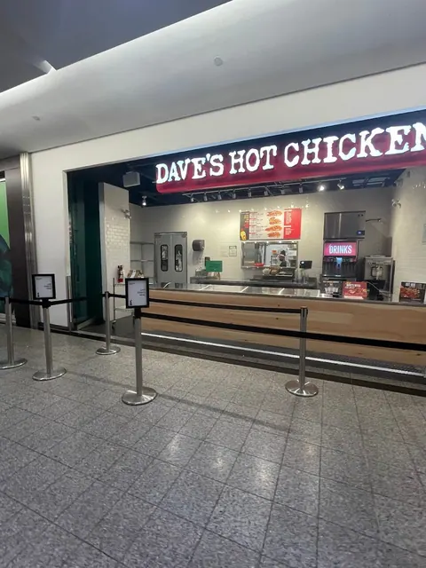 Dave’s Hot Chicken – Bay St.