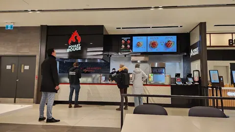 Poulet Rouge – Front St W